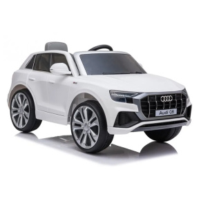 Электромобиль Audi Q8, белый